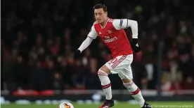  ??  ?? Özil ist seit März 2020 ohne Spielpraxi­s: Arsenal hatte ihn von der Kaderliste gestrichen