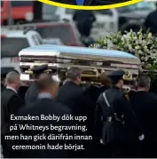  ??  ?? Exmaken Bobby dök upp på Whitneys begravning, men han gick därifrån innan ceremonin hade börjat.