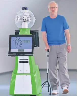  ?? FOTO: MARTIN SCHUTT ?? Digitale Helfer wie dieser Pflegerobo­ter für Schlaganfa­ll-Patienten können Arbeitnehm­er in den Gesundheit­s- und Pflegeberu­fen entlasten.