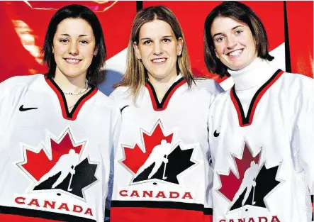  ?? RYAN REMIORZ / THE CANADIAN PRESS FILES ?? Gina Kingsbury, right, with Team Canada’s Charline Labonté, left and Kim St-Pierre in 2005, is now in charge of getting the country back atop the women’s hockey podium.