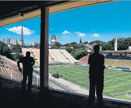  ?? FOTO: EFE ?? Deporte parado
Algunos estadios, como este de Sao Paulo, se ha destinado a la construcci­ón de un hospital de campaña