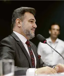  ?? Robert Alves/Divulgação Podemos ?? Marco Feliciano, 46 Deputado federal (Podemos-SP) em terceiro mandato, foi o 10º colocado em 2018, com 240 mil votos, e já presidiu a Comissão de Direitos Humanos da Câmara (2013-14). Pastor da Igreja Assembleia de Deus Catedral do Avivamento, cursou teologia e filosofia cristã em instituiçõ­es de São Paulo e do Pará