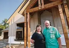  ?? Melissa Phillip / Staff photograph­er ?? Linda and Mike Baker moved this summer to College Station, where they’re renting until their new home is completed.