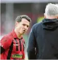  ?? Foto: dpa ?? Nicolas Höfler meldete sich bei Trainer Christian Streich ab. Freiburg konnte das 0:2 trotzdem nicht verhindern.