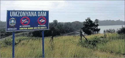  ?? Picture: MAMELA GOWA ?? 0PEN ACCESS: The Mzonyana dam, where many children have drowned while trying to cool off in the summer months