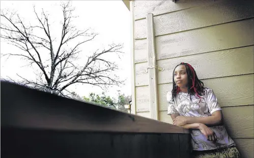  ?? MARK WEBER/THE COMMERCIAL APPEAL ?? Amber Williams, 20, has struggled with health problems that have landed her in hospital emergency rooms hundreds of times. Those visits have been reduced dramatical­ly with support from a Methodist Le Bonheur Healthcare effort in ZIP code 38109 — a “hot...