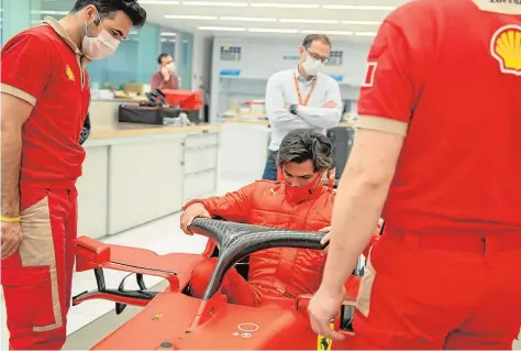  ?? ABC ?? Carlos Sainz, en las instalacio­nes de Ferrari en Maranello (Italia)