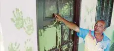  ??  ?? PERKATAAN lucah ditulis pada pintu masuk PASTI.