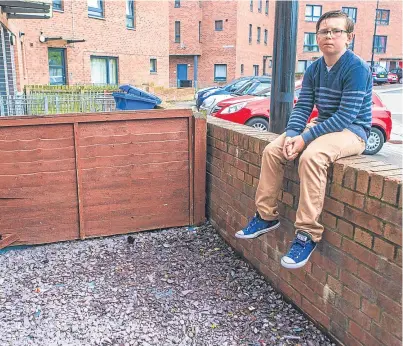  ?? Picture above: Steven Brown. ?? Thomas Cox next to the yard in his Dundee home where his cycle, pictured below, was stolen on Sunday night.