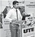  ??  ?? Western Province Education Assistant Director Mahinda Kodithuwak­ku addressing the participan­ts