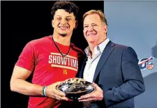  ?? EFE ?? El mariscal de campo Patrick Mahomes fue premiado ayer como el Jugador más valioso del Super Bowl.