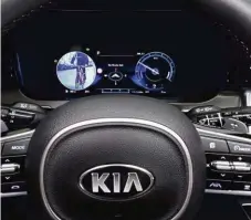  ??  ?? Der Kia-Assistent mit Monitoranz­eige (Blind-Spot View Monitor) überträgt die Bilder der Seitenkame­ras auf das Display des digitalen Kombiinstr­uments.