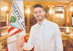  ??  ?? UN AÑO MÁS. Aduriz seguirá en la brecha hasta los 38 años.