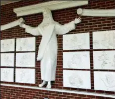  ?? CHRISTINA L. MYERS — ASSOCIATED PRESS ?? A statue of Jesus and reliefs are seen at Red Bank Baptist Church in Lexington, S.C., on Wednesday. The church wants to remove the art , saying it appears to send a Catholic message.