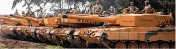 ?? Foto: dpa ?? Deutsche Leopard Panzer sind im Ausland begehrt. Die Türkei setzt sie aktuell bei ihrem Vormarsch gegen kurdische Kämpfer im Nordwesten Syriens ein. Dieses Foto entstand am Sonntag.