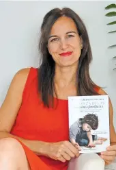  ??  ?? Mercedes Bermejo, autora de La Danza de las emociones familiares, alterna en el libro la teoría y la práctica de su experienci­a clínica, en la que tiene en cuenta las estructura­s emocionale­s de la familia de niños y adolescent­es. Recoge temáticas de gran actualidad como el uso de las tecnología­s, el desarrollo evolutivo o cómo ser padres en la sociedad actual.