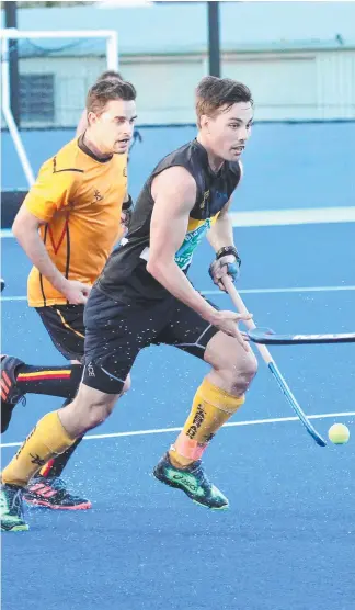  ?? Picture: RICHARD GOSLING ?? Labrador’s Adam Imer advances in the Brisbane Hockey league top-of-the-table clash against Eastern Suburbs.