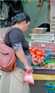  ??  ?? With price of gas also increased it's more burdens for the housewife. Pix by Priyantha Wickramaar­achchi