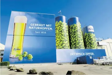  ??  ?? Die Zipfer Brauerei im oberösterr­eichischen Zipf sorgt für Biergenuss der besonderen Art.