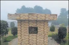  ?? HT PHOTO ?? The plinth on which the statue of Maharaja Ranjit Singh was to be installed at a park in Badrukhan village of Sangrur district. The Maharaja’s birth anniversar­y falls on November 13.