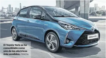  ?? /TOYOTA ?? La exigencia de las pruebas incluye también una en la que se atraviesa un carril mientras circula un vehículo en sentido contrario
El Toyota Yaris se ha consolidad­o como uno de los eléctricos más vendidos.