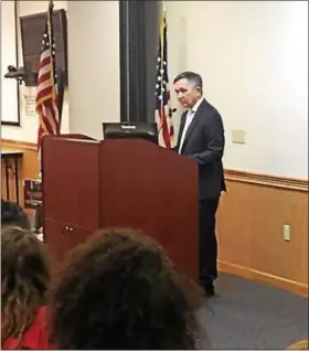  ?? KEVIN MARTIN — THE MORNING JOURNAL ?? Former U.S. Congressma­n Dennis Kucinich addresses a town hall audience at the Educationa­l Service Center of Lorain County at 1885 Lake Ave. in Elyria, on April 27.