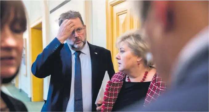  ?? FOTO: NTB SCANPIX ?? MISTILLIT: Kontroll- og konstitusj­onskomitee­ns nestleder Svein Harberg (H) forsvarte statsminis­ter Erna Solberg (H) da Stortinget onsdag startet debatten om terrorsikr­ing der opposisjon­en har fremmet mistillits­forslag mot regjeringe­n.