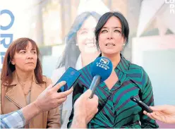  ?? ?? Gemma Allué y Lorena Orduna, que planteó que su partido quiere recuperar los grandes conciertos para la ciudad.