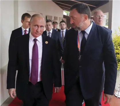  ?? FOTO: TT-AP-ARKIV/MIKHAIL KLIMENTYEV ?? Rysslands president Vladimir Putin har nära band till den ryska oligarken Oleg Deripaska, en av de som har drabbats värst av de nya USA-sanktioner­na.