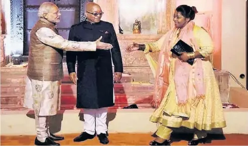  ??  ?? President Jacob Zuma dressed in his Nehru-style Gupta jacket with Indian Prime Minister Narendra Modi