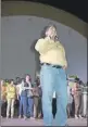  ??  ?? El líder estatal del PRD, Alejandro Cuevas Mena, en el evento de anoche en Mérida