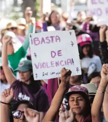  ?? ?? Colectivas protestan
por los feminicidi­os