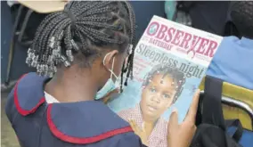  ?? (Photo: Joseph Wellington) ?? A grade six student reads a Jamaica Observer cover story ‘Sleepless night’.