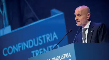  ??  ?? Presidente Giulio Bonazzi, numero uno di Confindust­ria Trento, all’Assemblea privata tenutasi al Mart di Rovereto