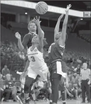  ?? NWA Democrat-Gazette/Andy Shupe ?? SHOT ATTEMPT: Arkansas’ Malica Monk (3) attempts a shot in the lane as Texas A&M’s Jasmine Lumpkin (21) and Khaalia Hillsman (00) defend Thursday during the second half of the Razorbacks’ 104-60 loss Bud Walton Arena in Fayettevil­le.