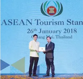  ??  ?? Bluewater Maribago Corporate Marcomm manager Erik Monsato receives the ASEAN Green Hotel Award from Tourism Asec. Benito Bengzon Jr.