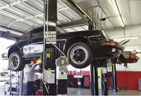  ??  ?? Matt Stone’s black Carrera 3.2 on the ramps at Callas Rennsport