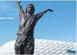  ?? FOTO: DPA ?? Neben der Statue von Gerd Müller soll bald auch ein Denkmal von Franz Beckenbaue­r stehen.