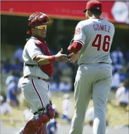  ?? THE ASSOCIATED PRESS ?? The Phillies traded catcher Carlos Ruiz, left, to the Dodgers on Thursday in exchange for catcher A.J. Ellis and a pitching prospect.