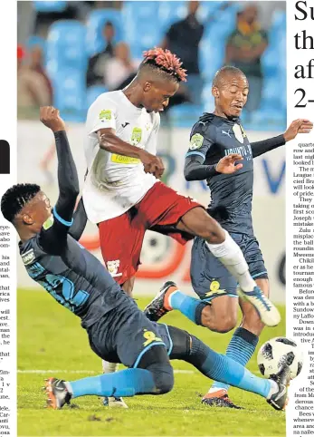  ?? Picture: LEFTY SHIVAMBU/GALLO IMAGES ?? BATTLE ROYAL: Mzikayise Mashaba and Thapelo Morena of Sundowns challenge Sipho-Sihle Mtule of EC Bees during the Nedbank Cup yesterday