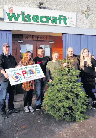  ??  ?? Beginning to feel a lot like Christmas Kelly McIntyre from Sholach Trees with staff and volunteers at Wisecraft, PKAVS Mental Health and Wellbeing Hub