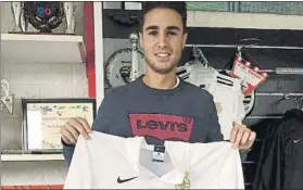  ?? FOTO: REAL UNIÓN ?? Sergio Llamas, posando con la camiseta del Real Unión