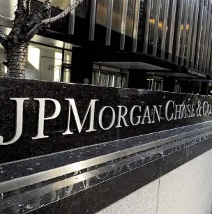  ??  ?? La cantidad que pagará JPMorgan Chase es la mayor que se le impone a un banco y también la mayor sanción aplicada por el Departamen­to de Justicia por violacione­s de la ley de secreto bancario.