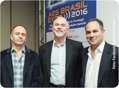  ??  ?? Con Andrés Mayo y John Krivit (ex presidente­s AES mundial)