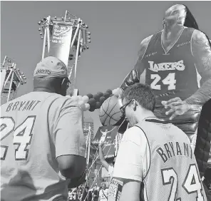  ?? ROBERT HANASHIRO/ USA TODAY SPORTS ?? Kobe Bryant fans at an interactiv­e area in front of Staples Center before the start of the Lakers game against the Jazz in Bryant’s final game of his career in 2016.