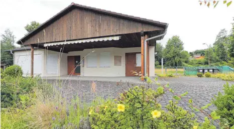  ?? FOTO: SEBASTIAN KORINTH ?? Soll wieder mit Leben gefüllt werden: Das frühere Tennisheim in Sigmaringe­ndorf steht bald allen Bürgern offen.