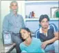 ?? SATYAM SRIVASTAVA/HT ?? The distraught family members of IAF man Laxmikant Tripathi in Allahabad on Saturday.