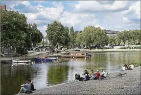  ??  ?? Les bords de la rivière sont réservés aux cyclistes et aux piétons.