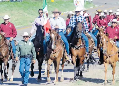  ?? MANOLO AGUIRRE ?? Fueron recibidos con rica barbacoa estilo Chihuahua