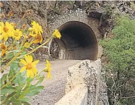  ??  ?? Túneles de Taninga. Una de las tantas bellezas del noroeste de Córdoba.